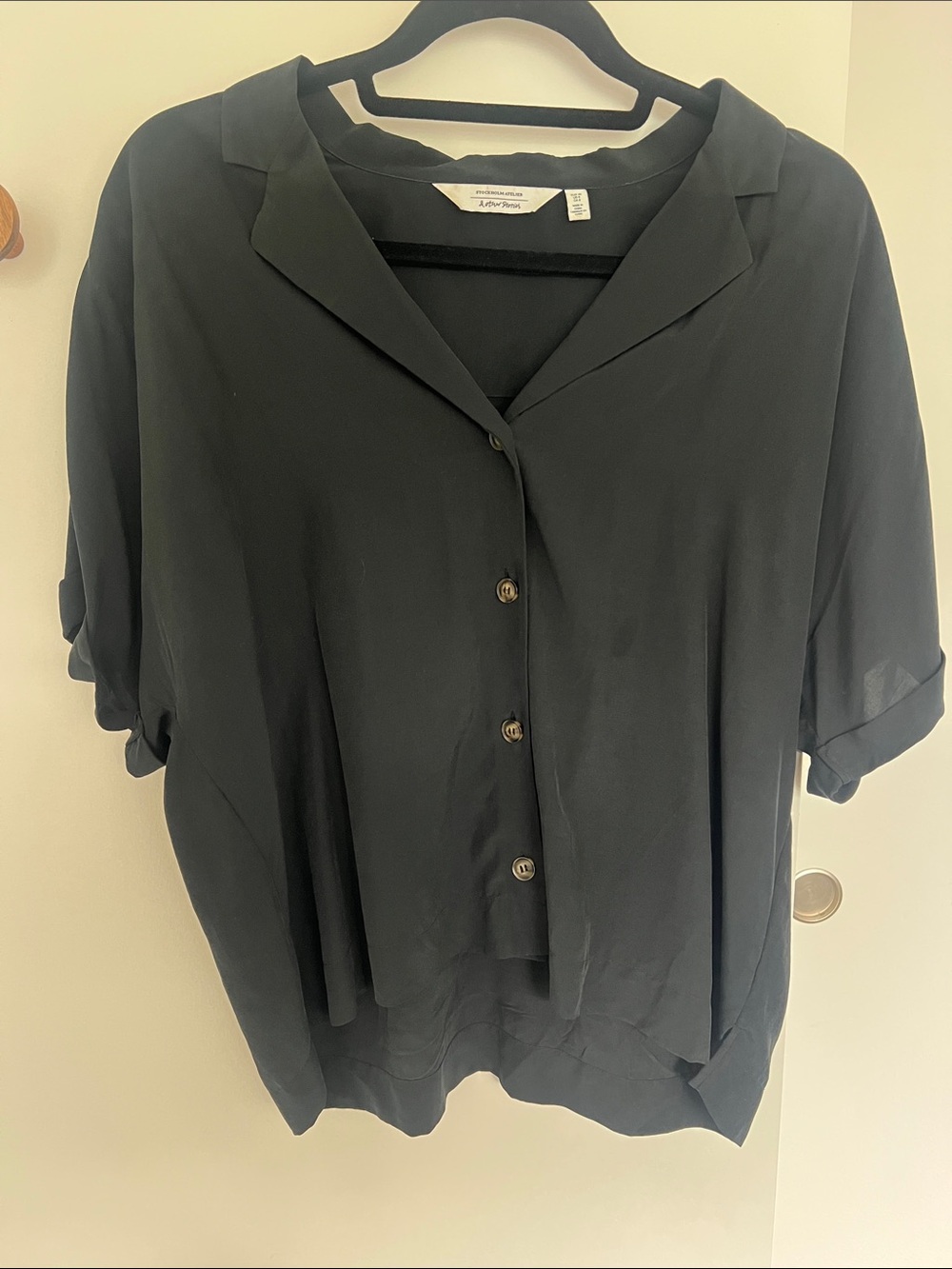 & Other Stories Boxy Short-Sleeve Button-Down Top in Charcoal